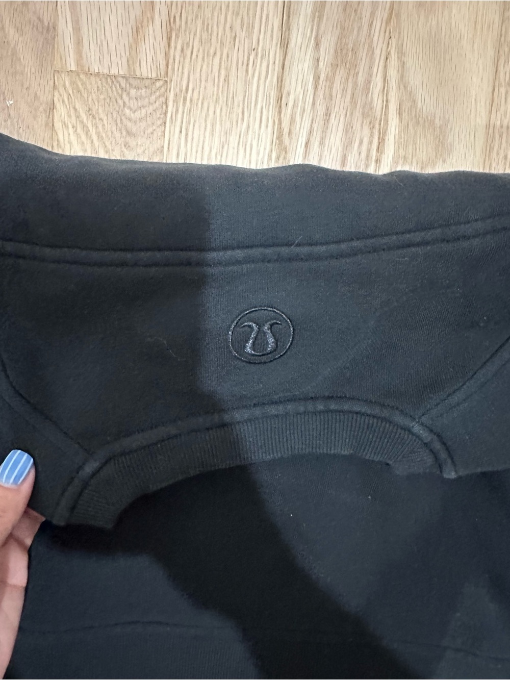 lululemon athletica Black Crewneck Pullover sweatshirt with Embroidered Logo - Picture 4 of 4